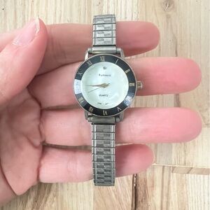 Vintage rumors ladies silver tone bracelet watch NEW BATTERY